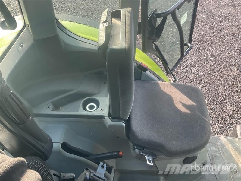 CLAAS Arion 640 4WD Tractor Traktori