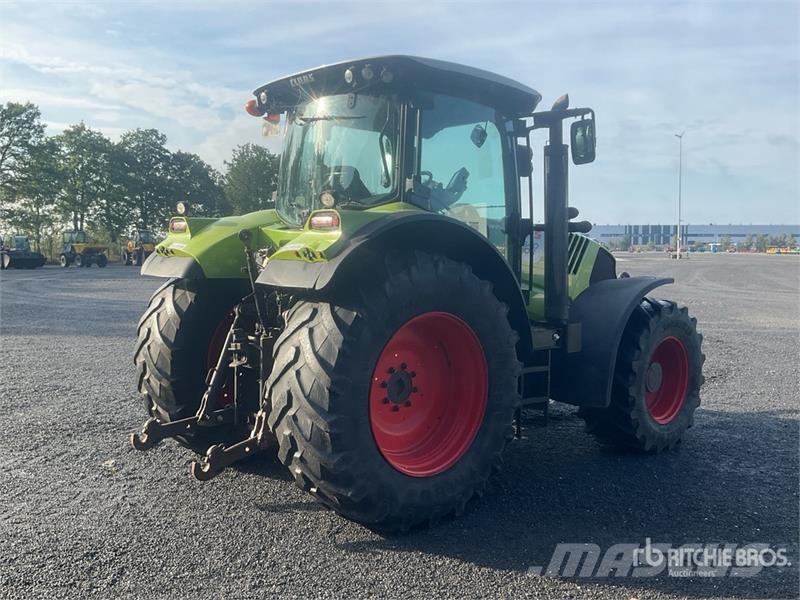 CLAAS Arion 640 4WD Tractor Traktori