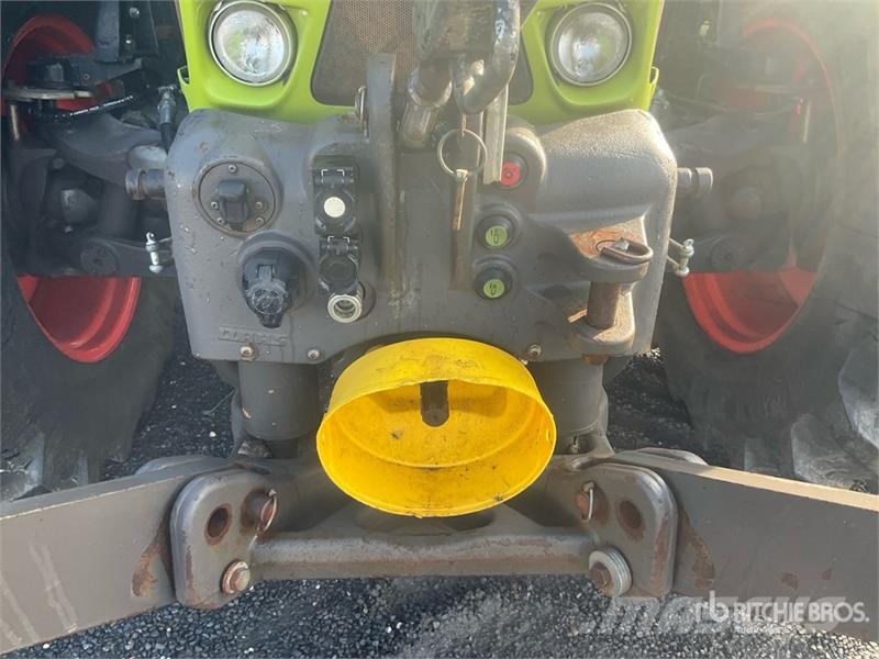 CLAAS Arion 640 4WD Tractor Traktori
