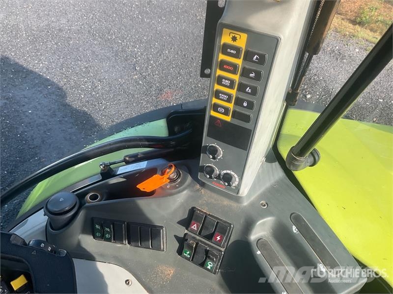 CLAAS Arion 640 4WD Tractor Traktori
