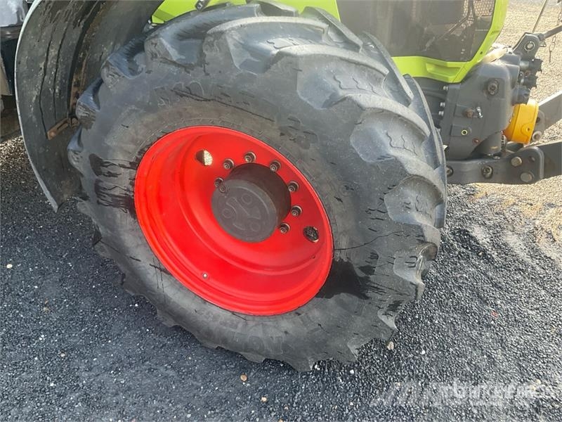 CLAAS Arion 640 4WD Tractor Traktori