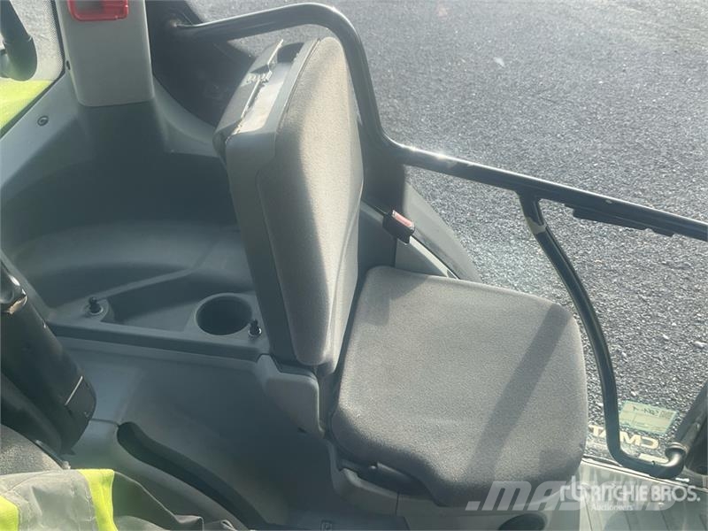 CLAAS Axion 810 4WD Tractor Traktori