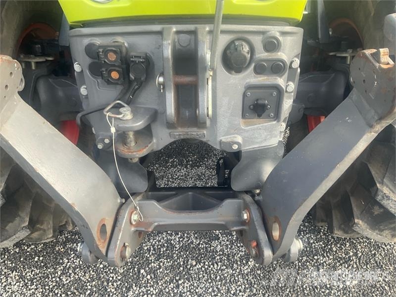 CLAAS Axion 810 4WD Tractor Traktori
