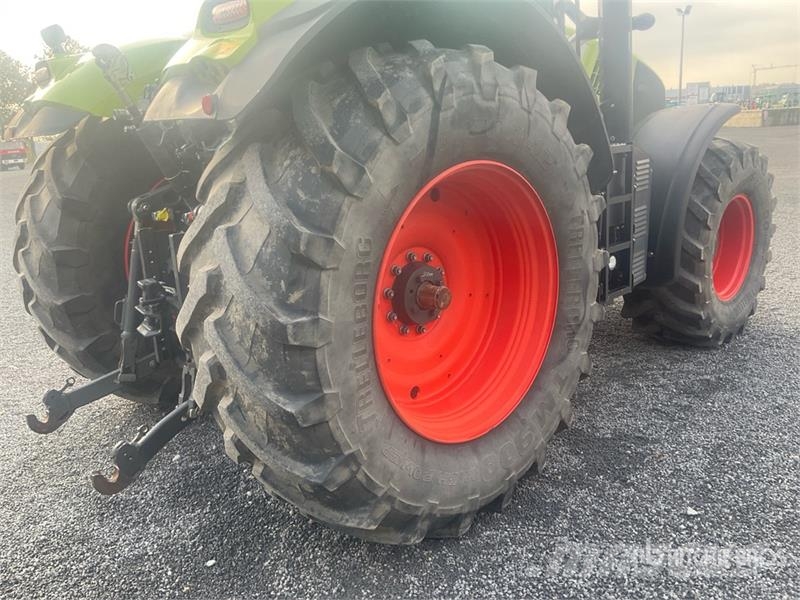 CLAAS Axion 810 4WD Tractor Traktori