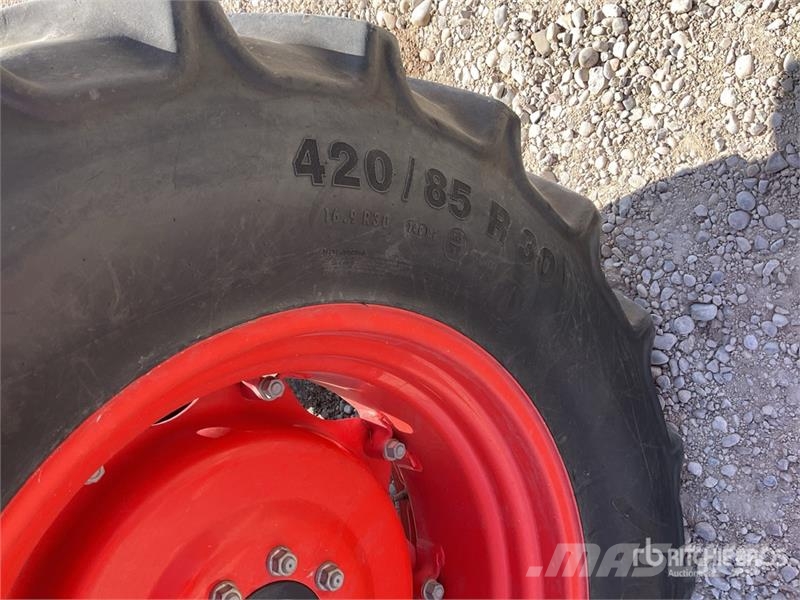 CLAAS Elios 240 4WD Tractor 트랙터