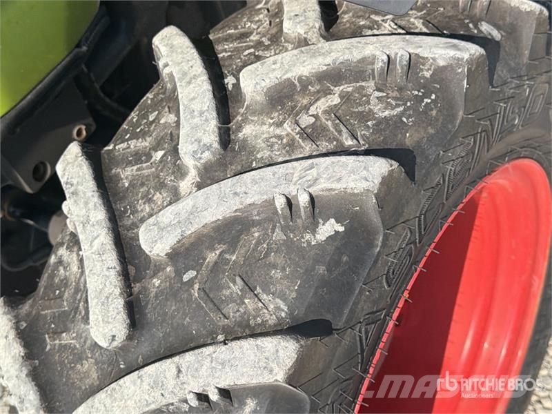 CLAAS Nexos 220VL 4WD Tractor Trattori