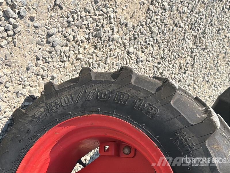 CLAAS Nexos 220VL 4WD Tractor Trattori