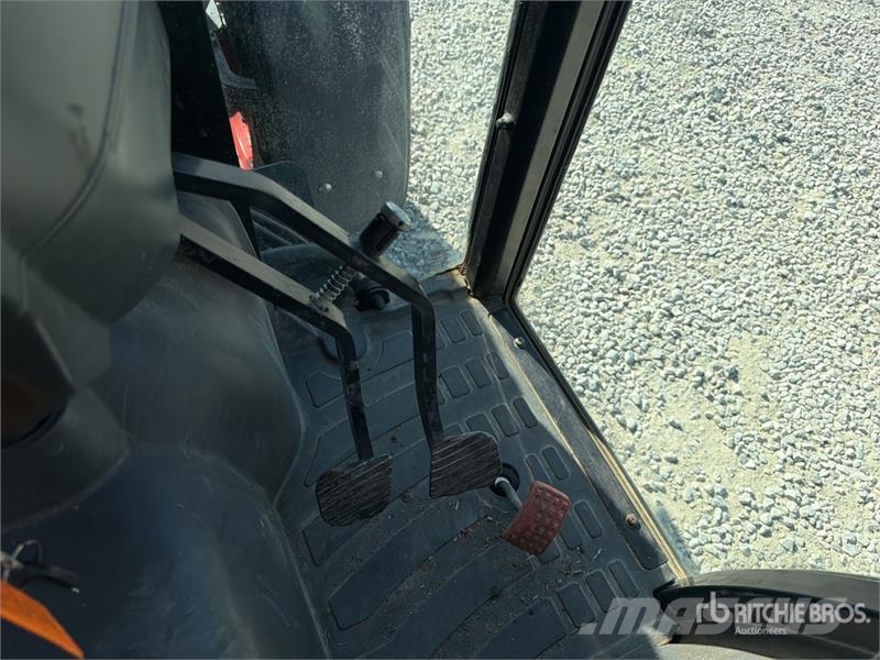CLAAS Nexos 220VL 4WD Tractor Trattori