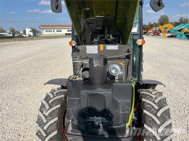 CLAAS Nexos 220VL 4WD Tractor Trattori