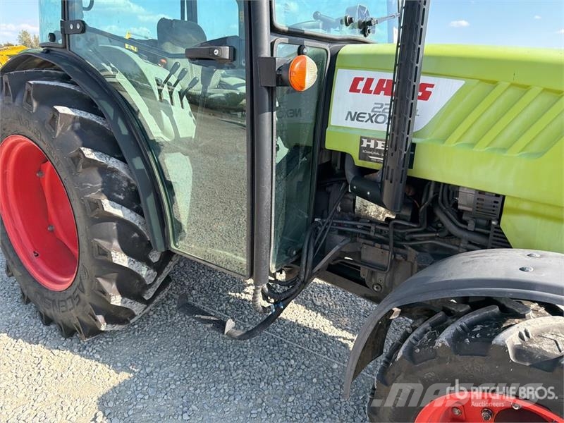 CLAAS Nexos 220VL 4WD Tractor Trattori