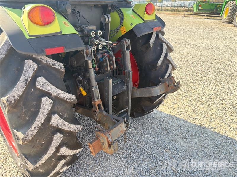 CLAAS Nexos 220VL 4WD Tractor Trattori