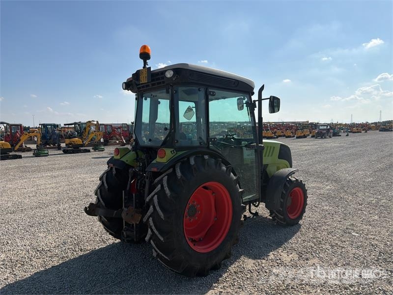 CLAAS Nexos 220VL 4WD Tractor Trattori