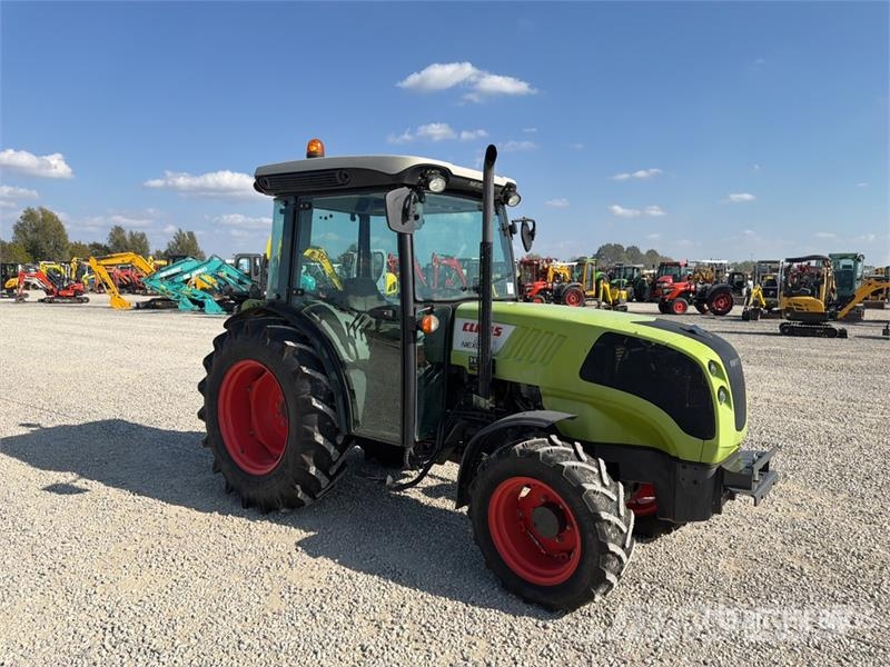CLAAS Nexos 220VL 4WD Tractor Trattori