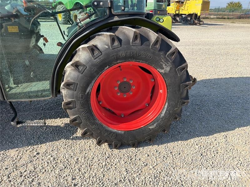 CLAAS Nexos 220VL 4WD Tractor Trattori