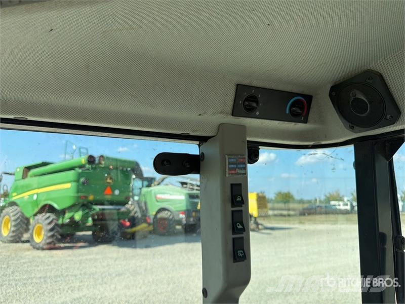 CLAAS Nexos 220VL 4WD Tractor Trattori