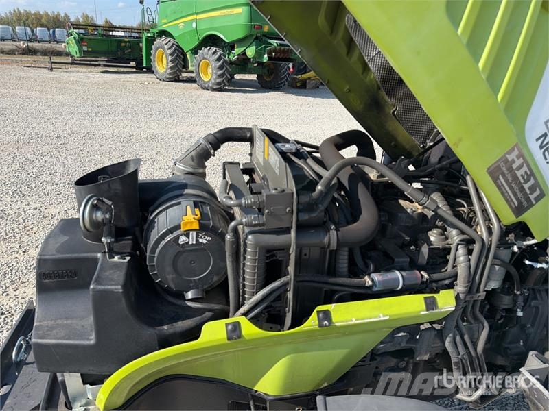 CLAAS Nexos 220VL 4WD Tractor Trattori