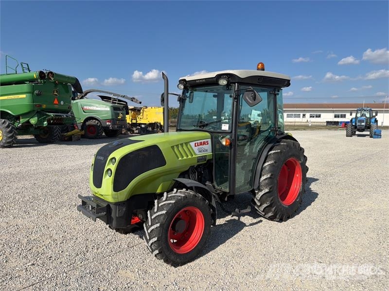 CLAAS Nexos 220VL 4WD Tractor Trattori