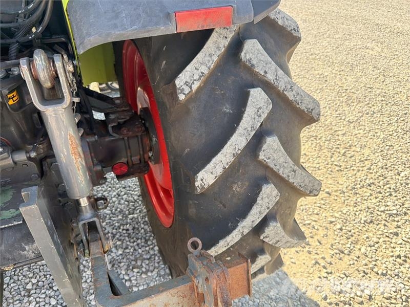 CLAAS Nexos 220VL 4WD Tractor Trattori