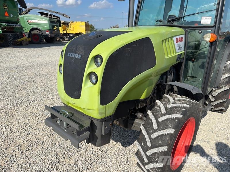 CLAAS Nexos 220VL 4WD Tractor Trattori