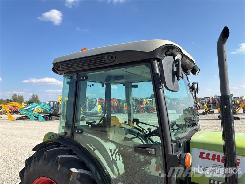 CLAAS Nexos 220VL 4WD Tractor Trattori