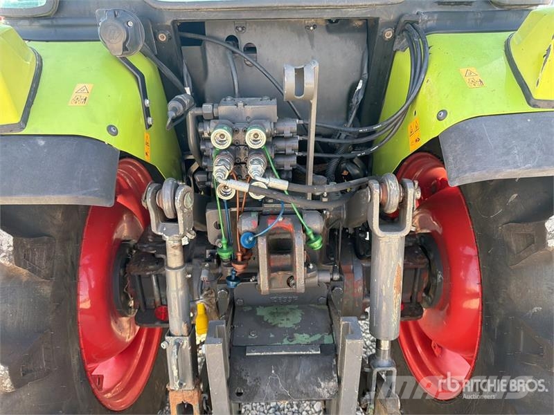 CLAAS Nexos 220VL 4WD Tractor Trattori