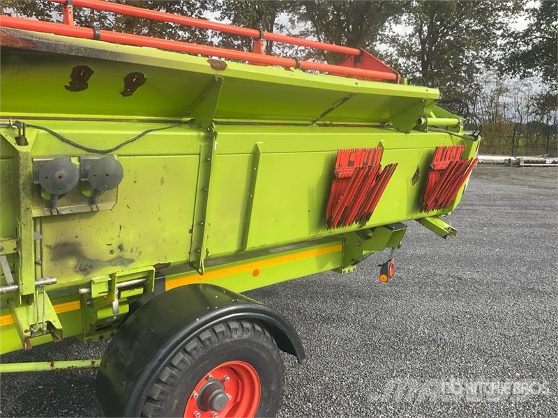 CLAAS V900 Combine Header (Inoperable) رؤوس الحصادات الدراسات