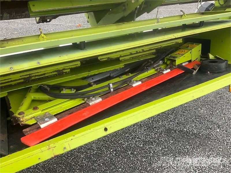 CLAAS V900 Combine Header (Inoperable) رؤوس الحصادات الدراسات