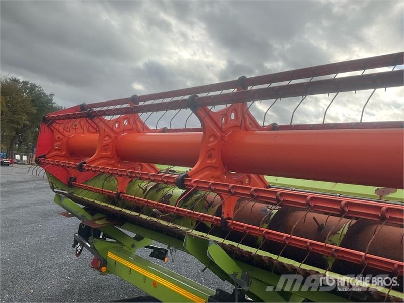 CLAAS V900 Combine Header (Inoperable) رؤوس الحصادات الدراسات