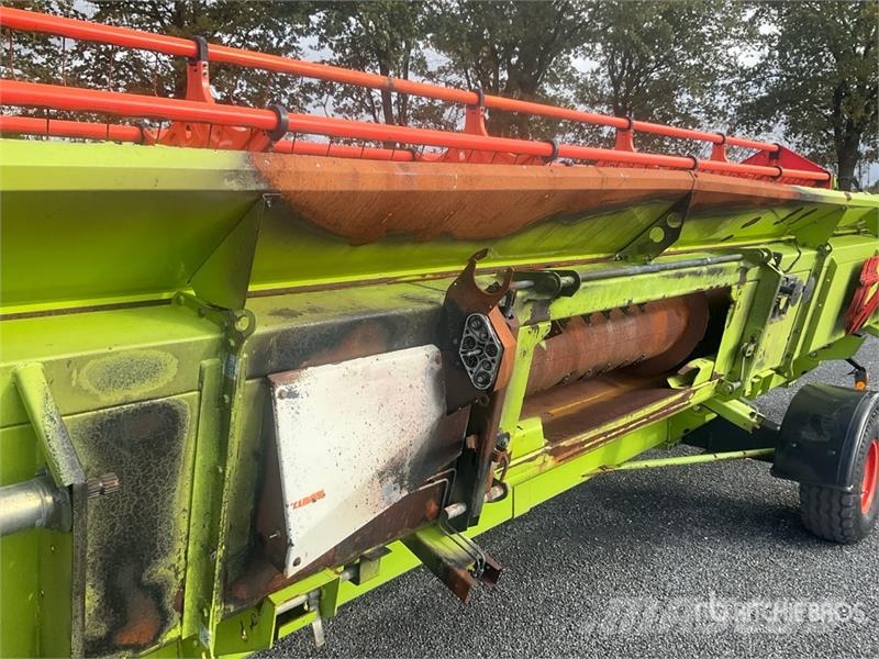 CLAAS V900 Combine Header (Inoperable) رؤوس الحصادات الدراسات