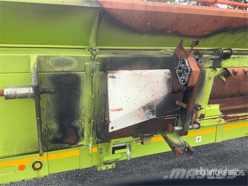 CLAAS V900 Combine Header (Inoperable) رؤوس الحصادات الدراسات