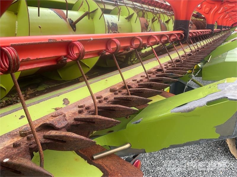 CLAAS V900 Combine Header (Inoperable) رؤوس الحصادات الدراسات