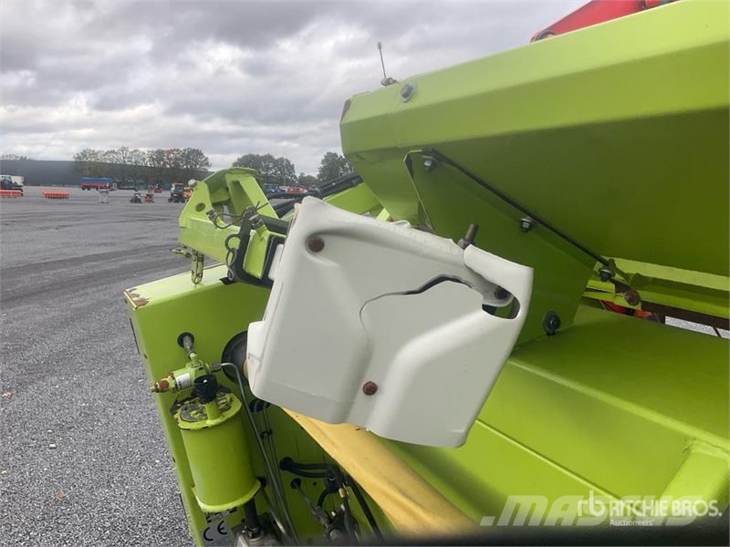 CLAAS V900 Combine Header (Inoperable) رؤوس الحصادات الدراسات