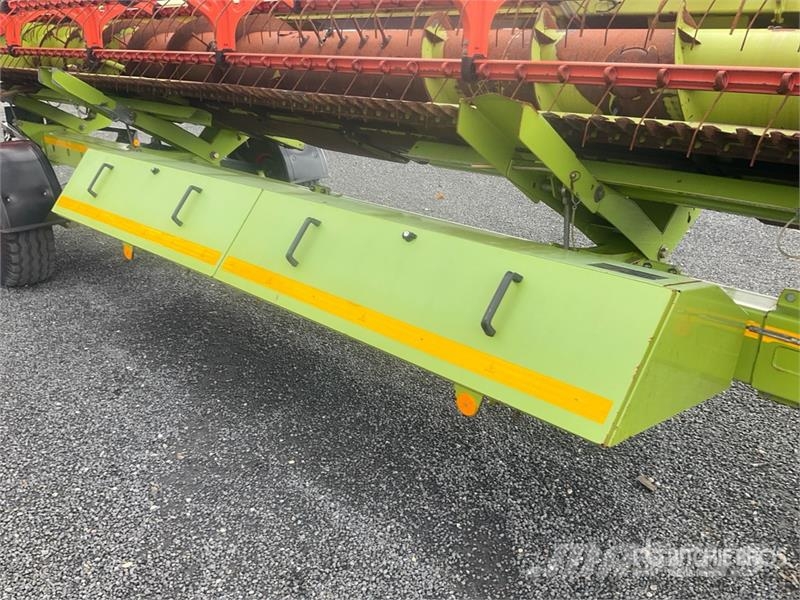 CLAAS V900 Combine Header (Inoperable) رؤوس الحصادات الدراسات