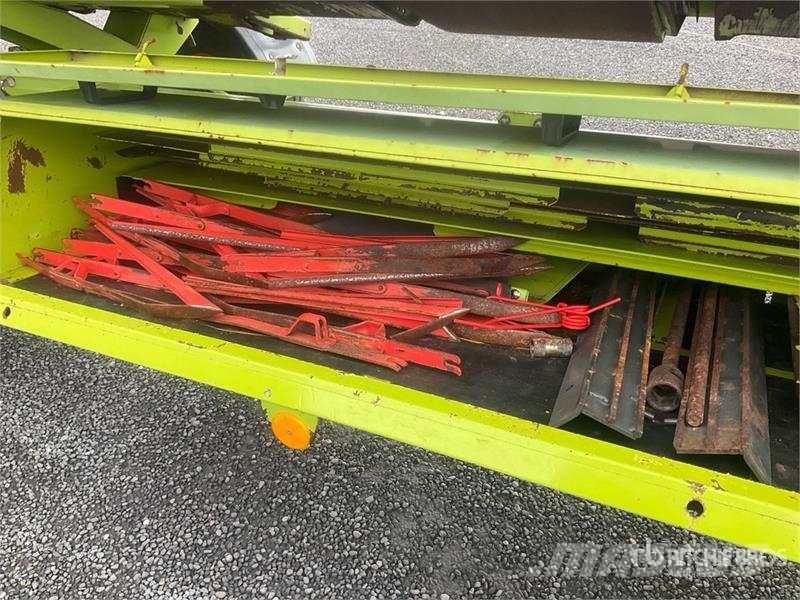 CLAAS V900 Combine Header (Inoperable) رؤوس الحصادات الدراسات