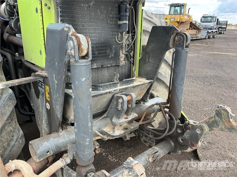 CLAAS Xerion 3300 Trac VC الجرارات