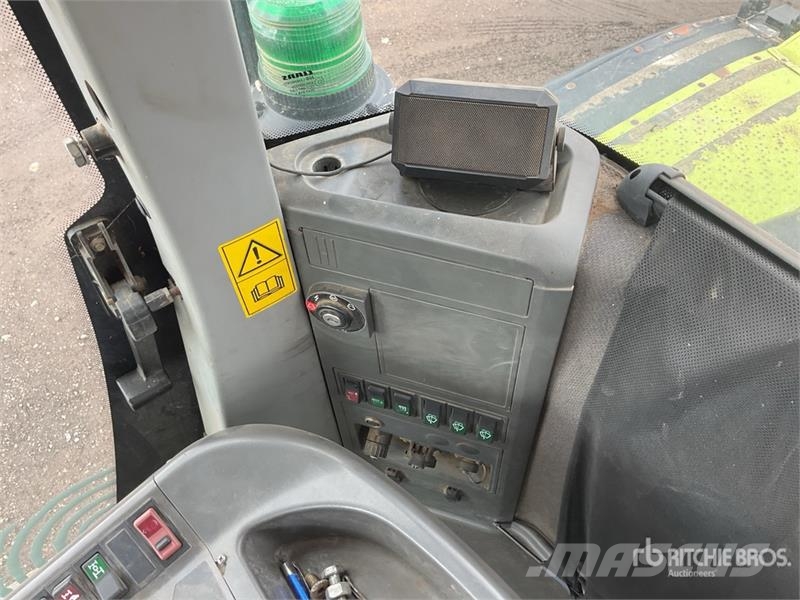CLAAS Xerion 3300 Trac VC الجرارات
