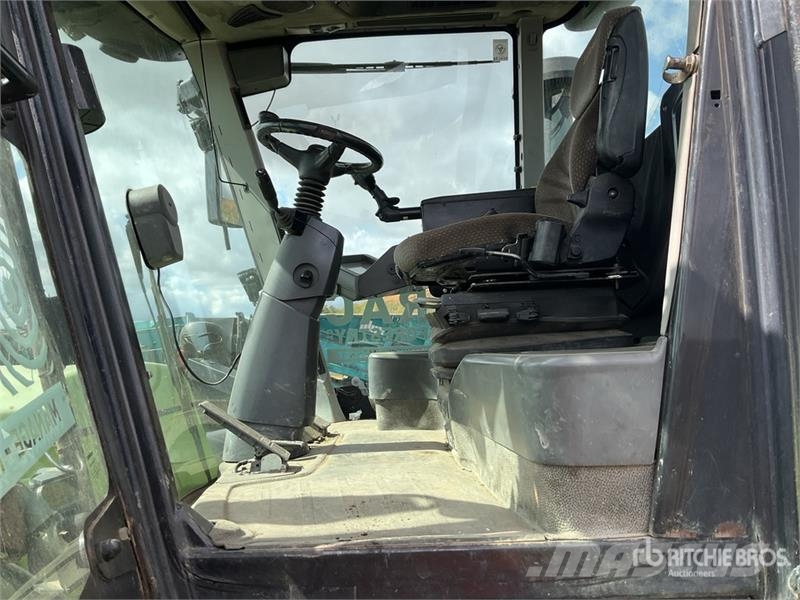 CLAAS Xerion 3300 Trac VC الجرارات