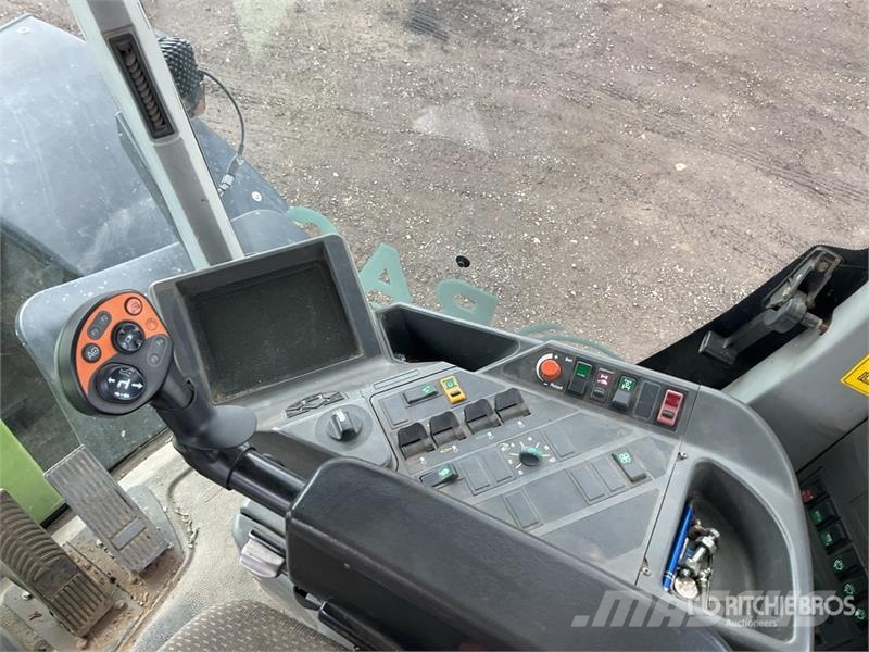 CLAAS Xerion 3300 Trac VC الجرارات