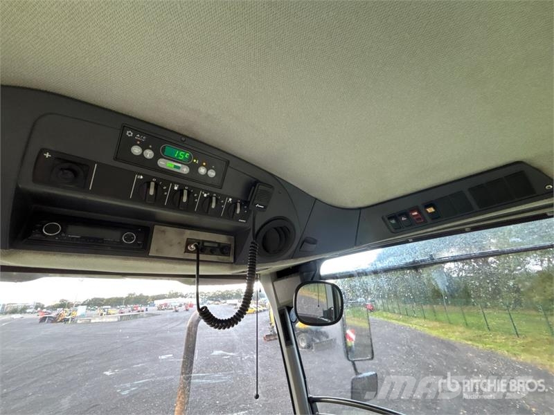 CLAAS Xerion 3300 Trac 4WD Tractor Ciągniki rolnicze