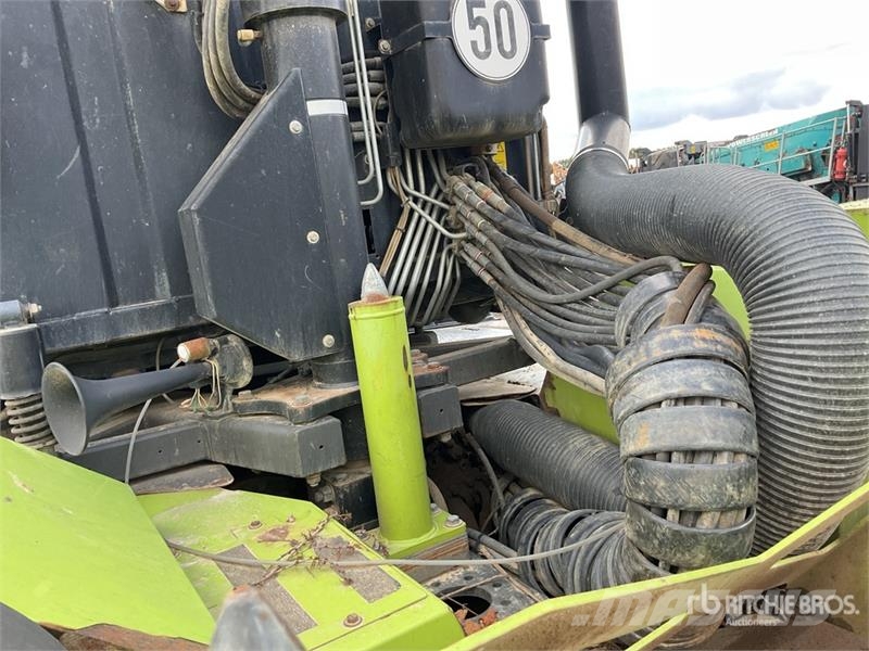 CLAAS Xerion 3300 Trac VC الجرارات