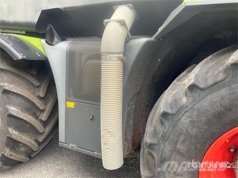 CLAAS Xerion 4000 Saddle Trac 4WD Tractor 曳引機