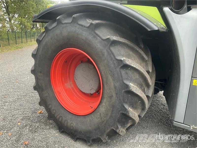 CLAAS Xerion 4000 Saddle Trac 4WD Tractor 曳引機