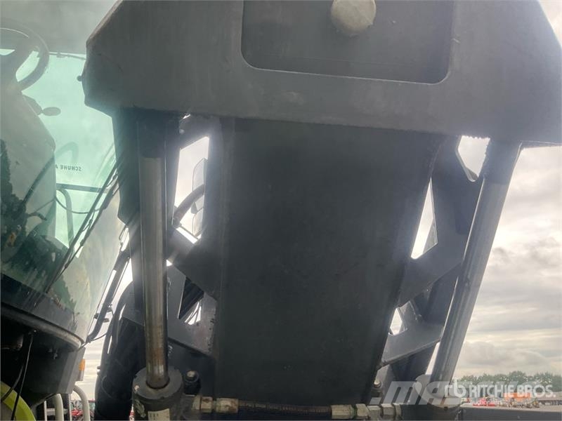 CLAAS Xerion 4000 Saddle Trac 4WD Tractor 曳引機