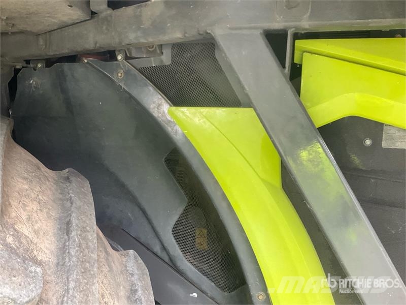 CLAAS Xerion 4000 Saddle Trac 4WD Tractor 曳引機