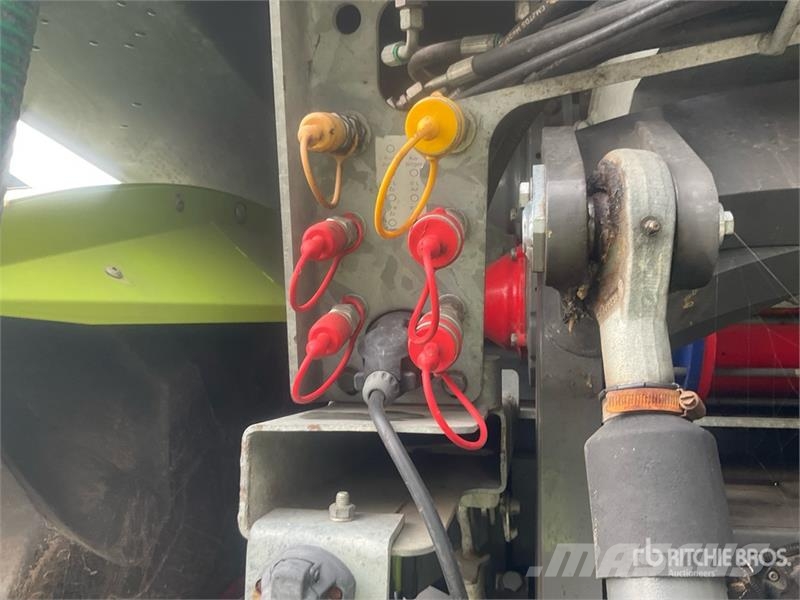 CLAAS Xerion 4000 Saddle Trac 4WD Tractor 曳引機