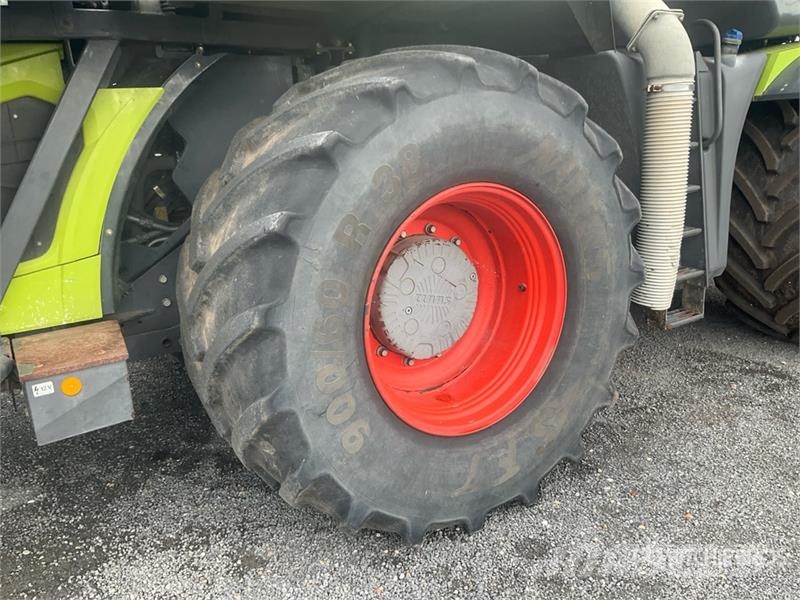 CLAAS Xerion 4000 Saddle Trac 4WD Tractor 曳引機