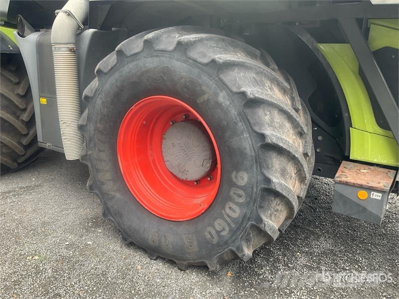 CLAAS Xerion 4000 Saddle Trac 4WD Tractor 曳引機