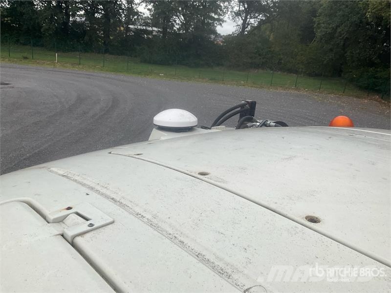 CLAAS Xerion 4000 Saddle Trac 4WD Tractor 曳引機