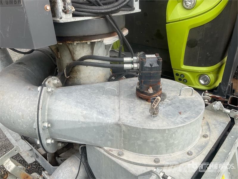 CLAAS Xerion 4000 Saddle Trac 4WD Tractor 曳引機