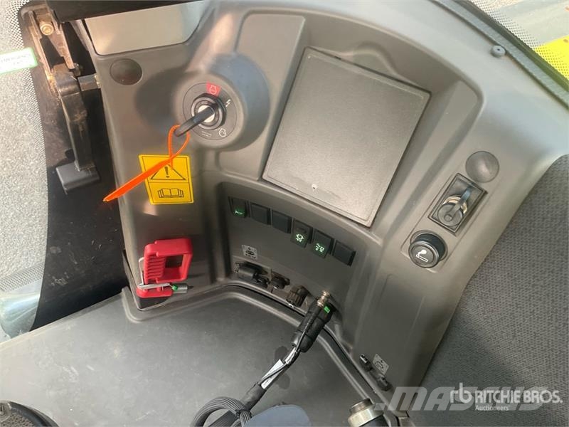 CLAAS Xerion 4200 CMatic 4WD Tractor トラクター